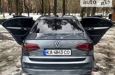 Седан Volkswagen Jetta 2016 в Киеве