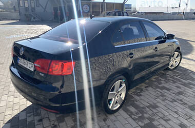 Седан Volkswagen Jetta 2011 в Тернополе