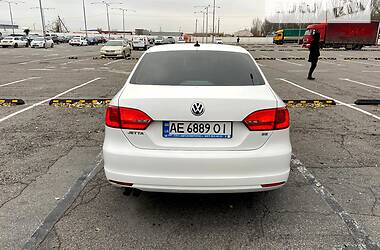 Седан Volkswagen Jetta 2013 в Дніпрі
