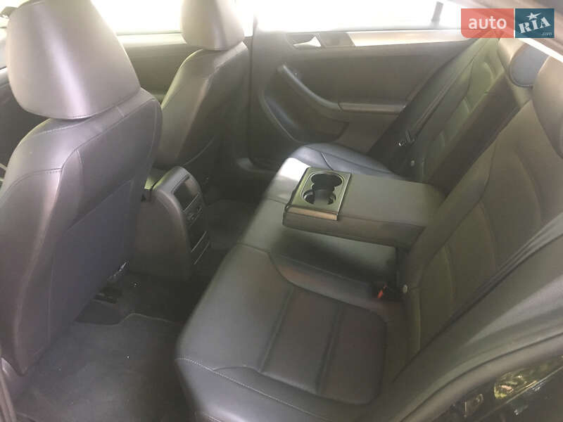 Седан Volkswagen Jetta 2012 в Львове
