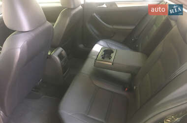 Седан Volkswagen Jetta 2012 в 