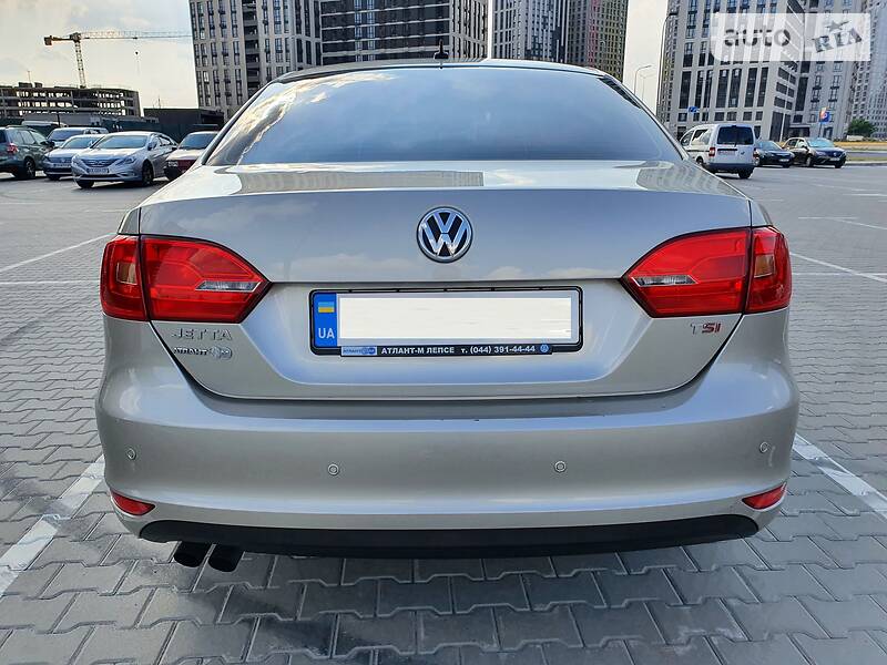 Седан Volkswagen Jetta 2011 в Києві