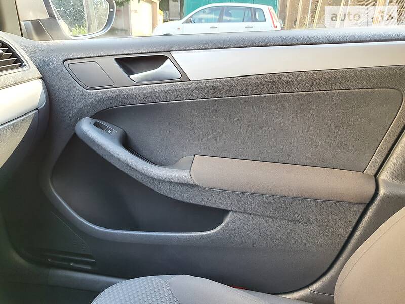 Седан Volkswagen Jetta 2011 в Києві