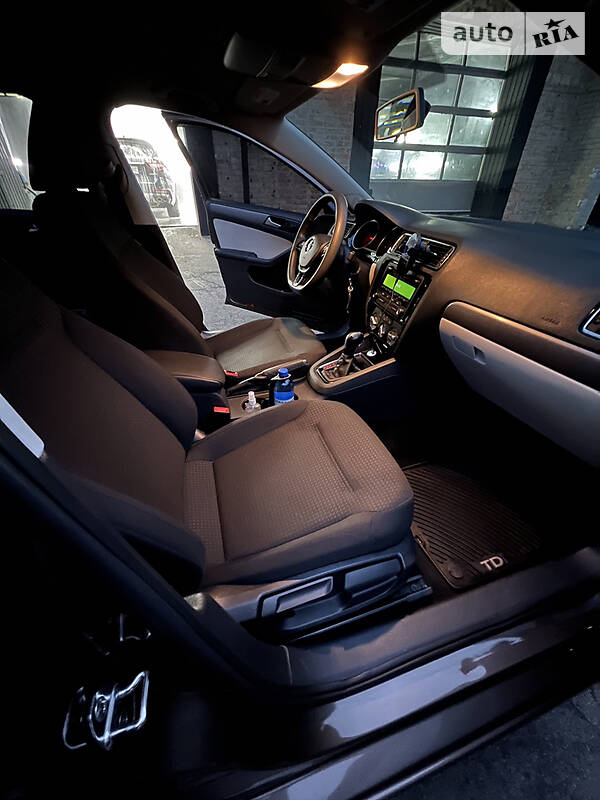 Седан Volkswagen Jetta 2015 в Киеве фото 10 Седан Volkswagen Jetta 2015 в Киеве