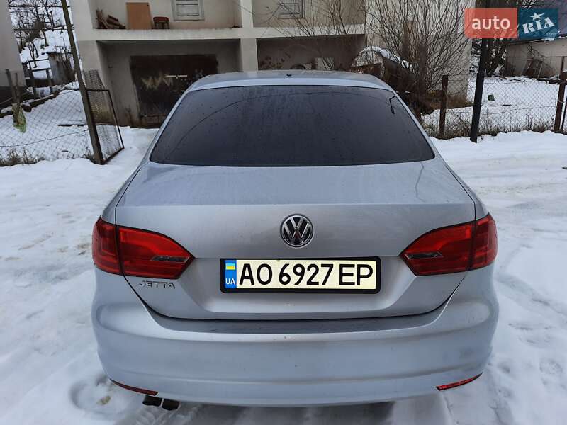 Седан Volkswagen Jetta 2014 в Воловце