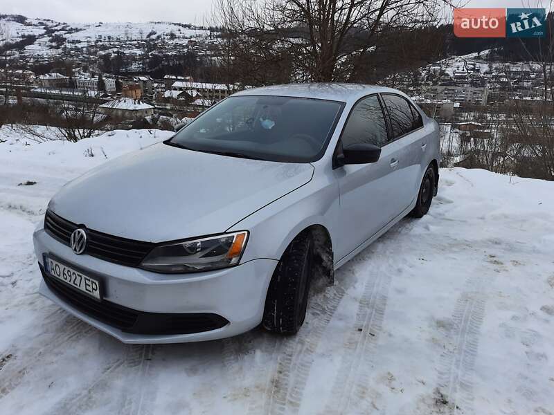 Седан Volkswagen Jetta 2014 в Воловце