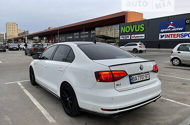 Седан Volkswagen Jetta 2016 в 