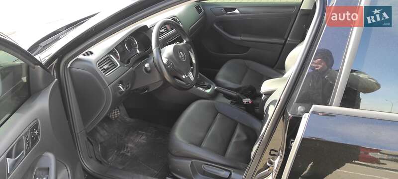 Седан Volkswagen Jetta 2011 в Черновцах