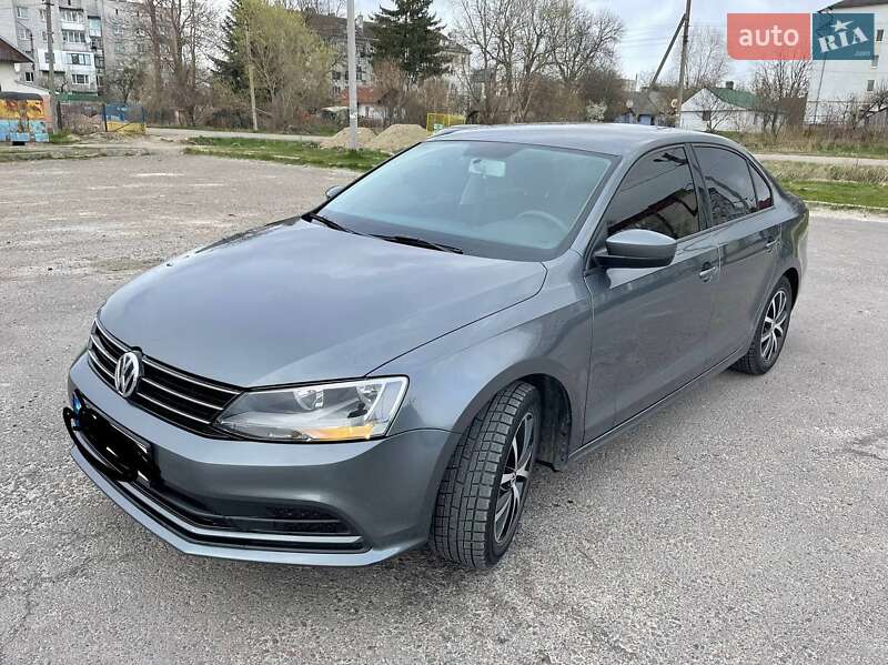 Седан Volkswagen Jetta 2015 в Львове