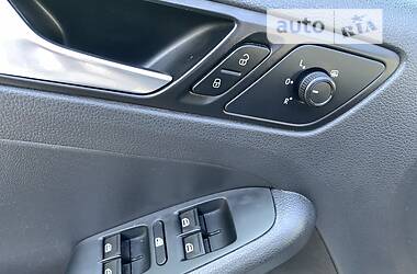 Седан Volkswagen Jetta 2015 в 