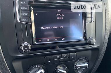 Седан Volkswagen Jetta 2015 в 