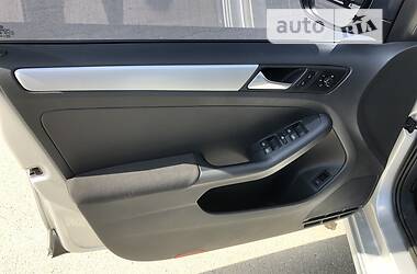 Седан Volkswagen Jetta 2012 в 