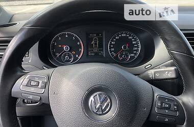 Седан Volkswagen Jetta 2012 в 