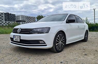 Седан Volkswagen Jetta 2016 в Львове