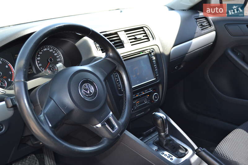 Седан Volkswagen Jetta 2012 в Харкові