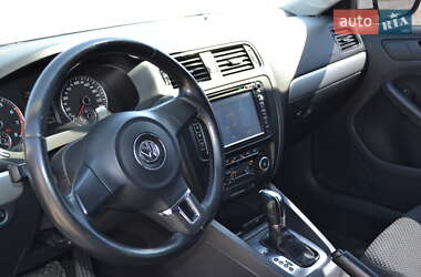 Седан Volkswagen Jetta 2012 в 