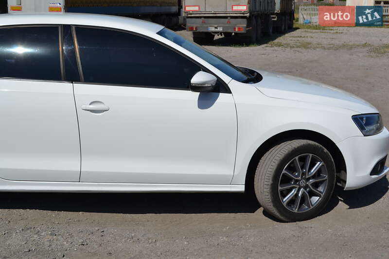 Седан Volkswagen Jetta 2012 в Харкові
