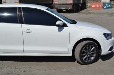 Седан Volkswagen Jetta 2012 в 