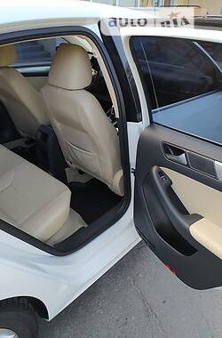 Седан Volkswagen Jetta 2015 в 