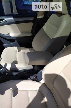Седан Volkswagen Jetta 2015 в 