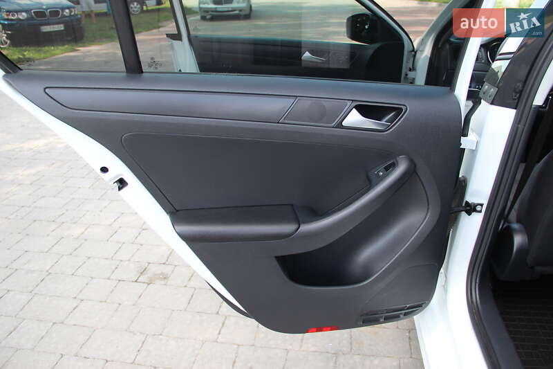 Седан Volkswagen Jetta 2015 в Бучачі