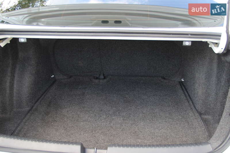 Седан Volkswagen Jetta 2015 в Бучачі