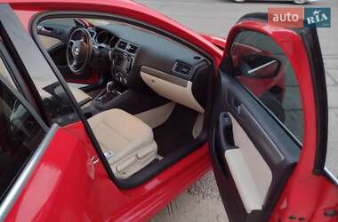 Седан Volkswagen Jetta 2015 в 