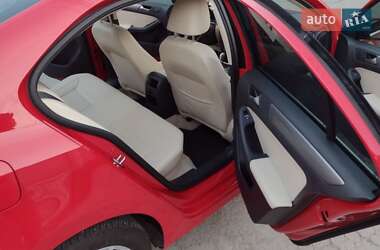 Седан Volkswagen Jetta 2015 в 