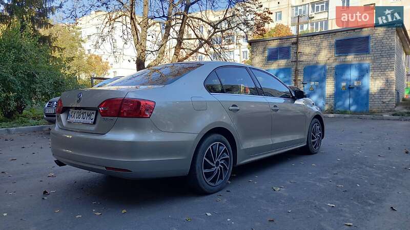 Седан Volkswagen Jetta 2012 в Харкові