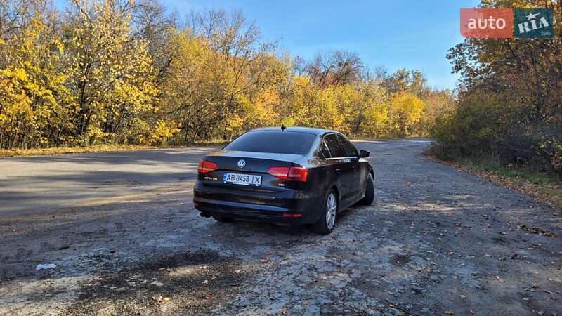 Седан Volkswagen Jetta 2015 в Виннице