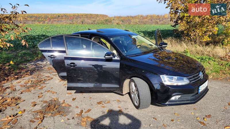 Седан Volkswagen Jetta 2015 в Виннице