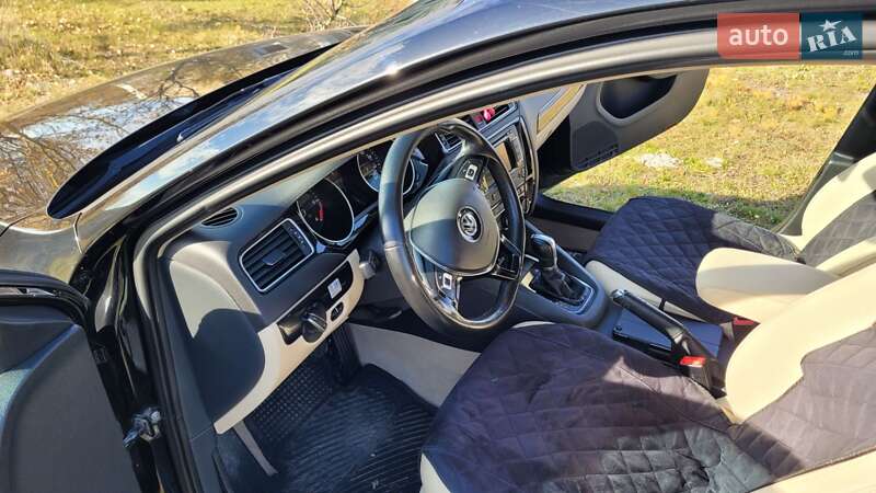 Седан Volkswagen Jetta 2015 в Виннице