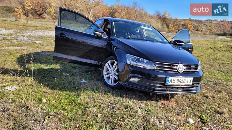 Седан Volkswagen Jetta 2015 в Виннице