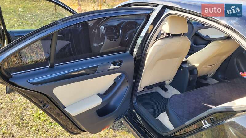 Седан Volkswagen Jetta 2015 в Виннице