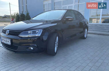 Седан Volkswagen Jetta 2012 в 