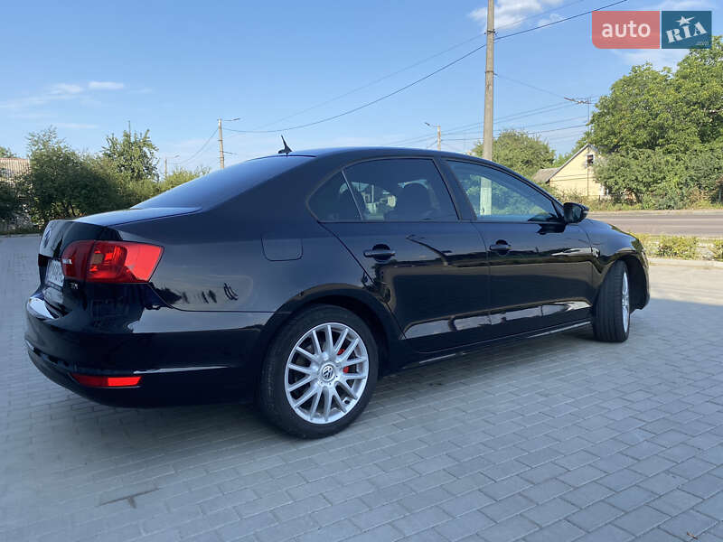 Седан Volkswagen Jetta 2012 в Житомирі