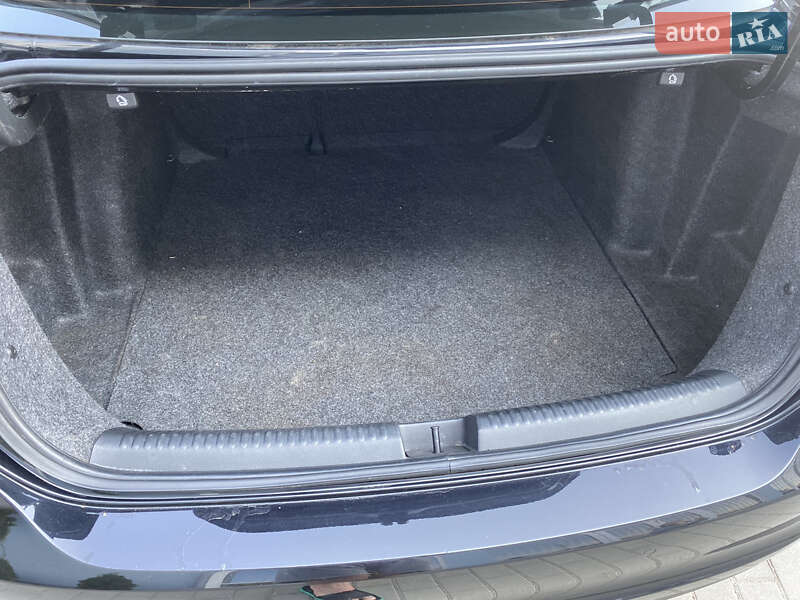 Седан Volkswagen Jetta 2012 в Житомирі