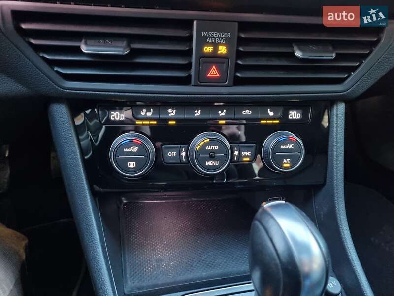 Седан Volkswagen Jetta 2019 в Києві