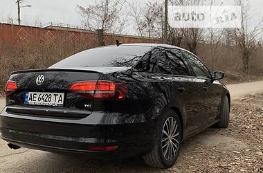 Седан Volkswagen Jetta 2015 в Днепре