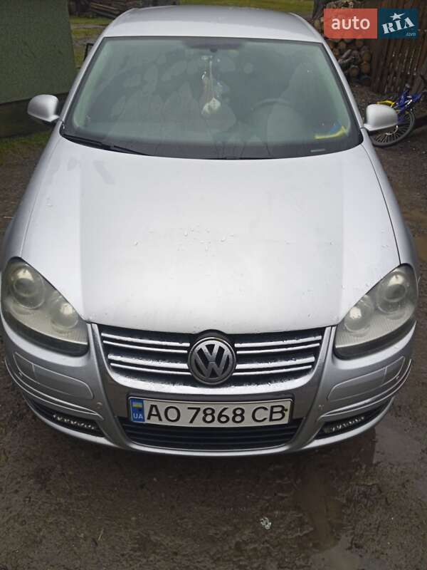 Седан Volkswagen Jetta 2006 в Рахове