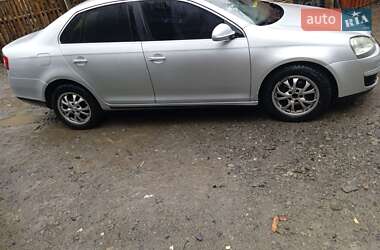 Седан Volkswagen Jetta 2006 в Рахове