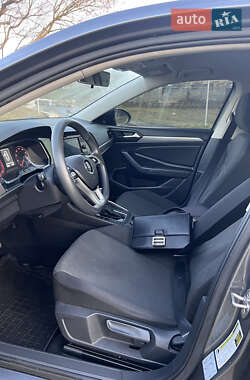 Седан Volkswagen Jetta 2018 в 