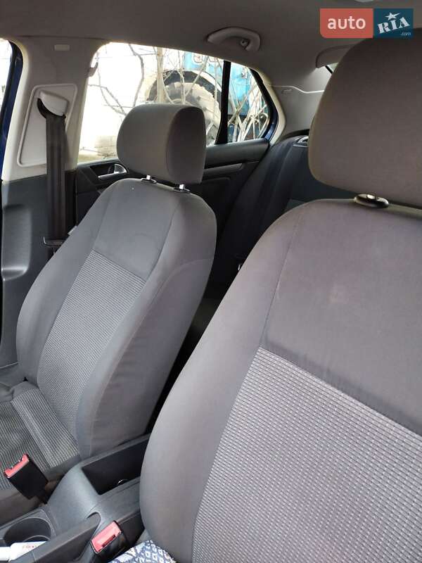 Седан Volkswagen Jetta 2006 в Дніпрі