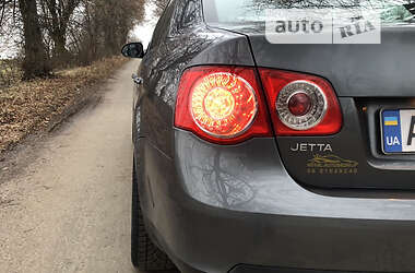 Хэтчбек Volkswagen Jetta 2005 в 