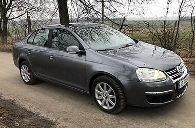 Хэтчбек Volkswagen Jetta 2005 в 
