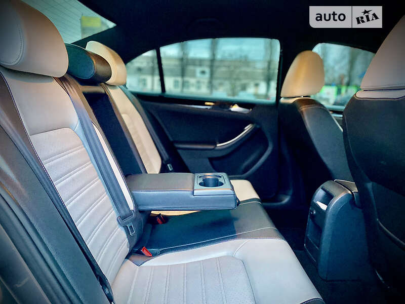 Седан Volkswagen Jetta 2015 в Киеве