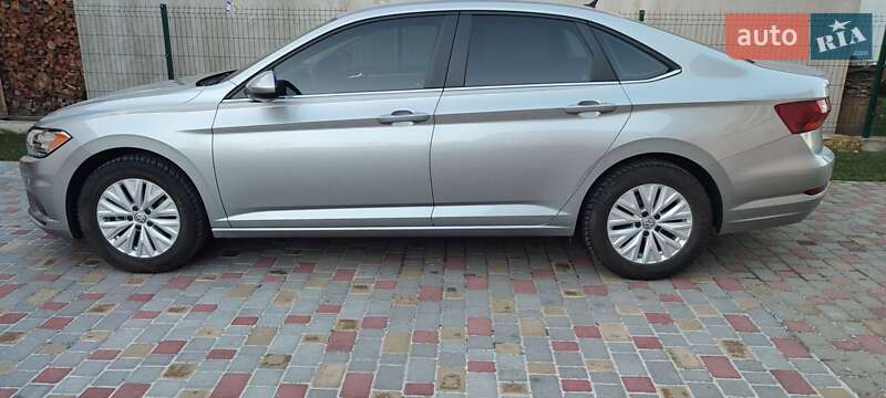 Седан Volkswagen Jetta 2019 в Калуше