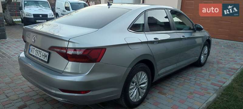 Седан Volkswagen Jetta 2019 в Калуше