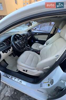 Седан Volkswagen Jetta 2016 в 