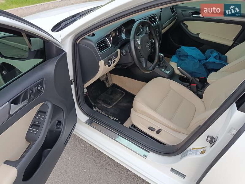 Седан Volkswagen Jetta 2012 в Дніпрі